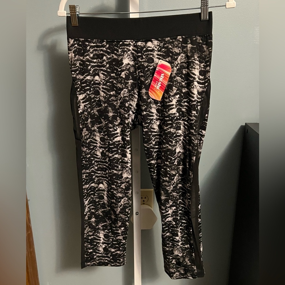 🇺🇸$5🇺🇸 Sho Sho Sport Black and White Patterned Mesh Leggings NWT Large - Picture 1 of 5